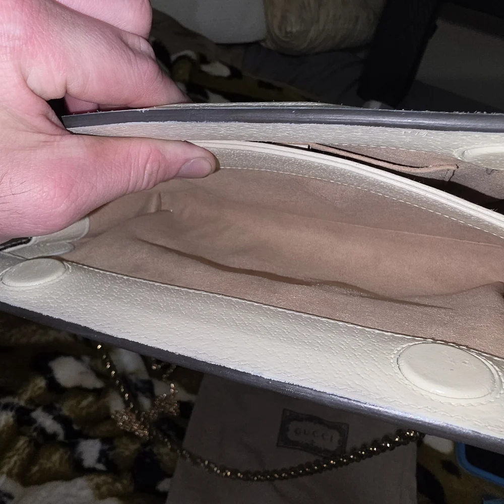 Gucci Womens White Leather Crossbody Bag with Signature Web Stripe - Picture 9 of 10